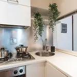 2 Minutes From The Station Charming Apartment