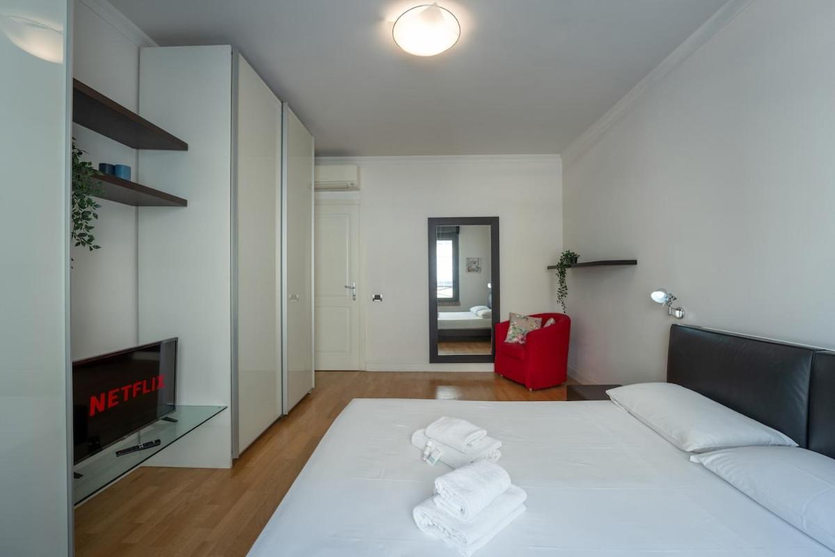 2 Minutes From The Station Charming Apartamento
